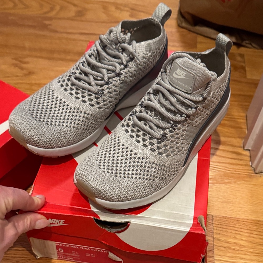 Nike Light Gray Knit Running Shoes